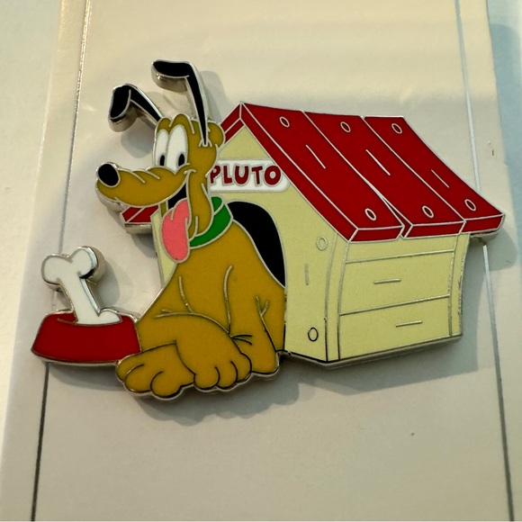 NWT. Disney Pin Pluto Laying in His Dog House with Bone and Bowl Disney Parks - Picture 2 of 9
